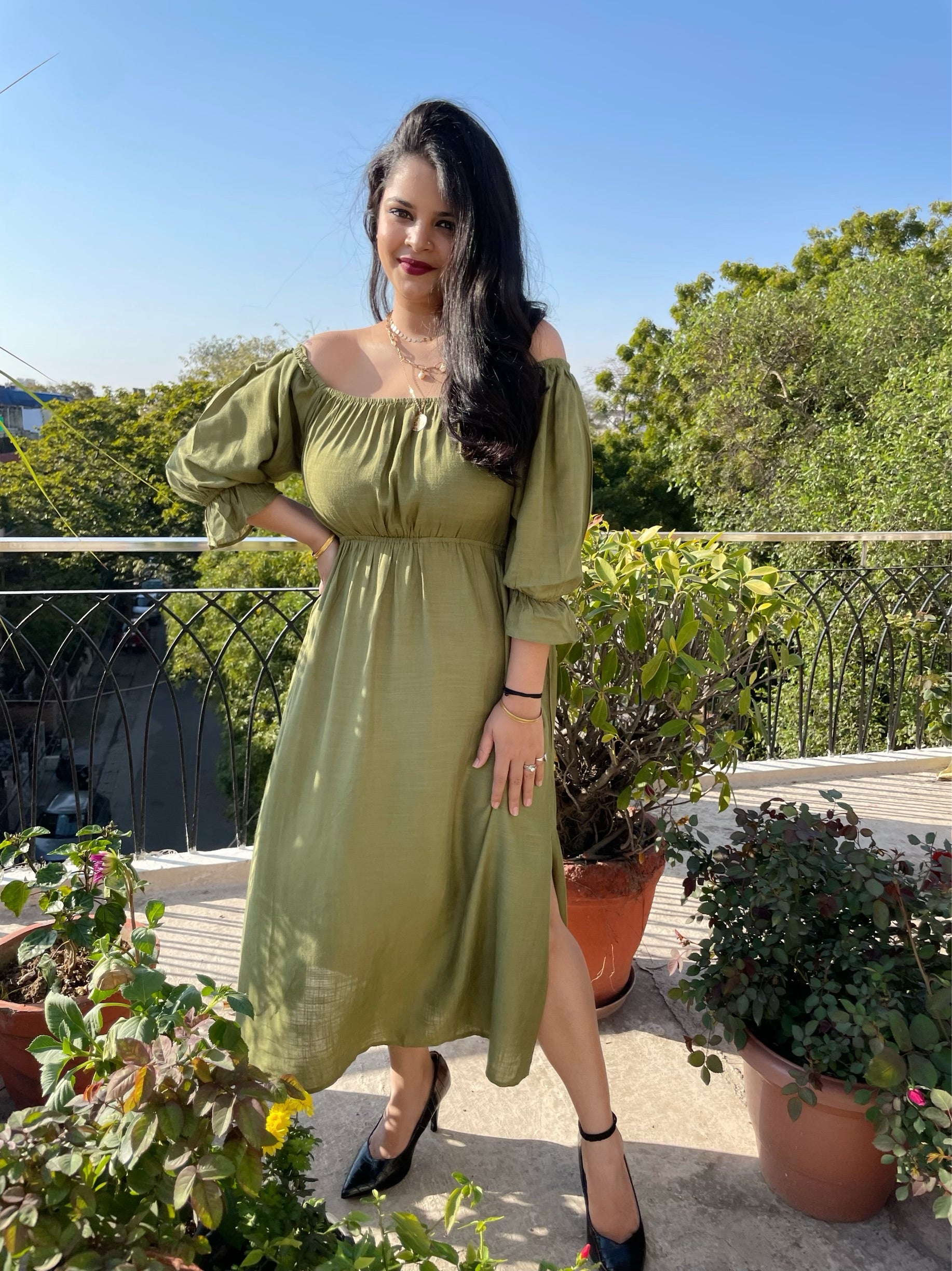 Savana Olive Green Off-Shoulder Casual Summer Dress with Slit Savana Olive Green Off-Shoulder Casual Summer Dress with Slit